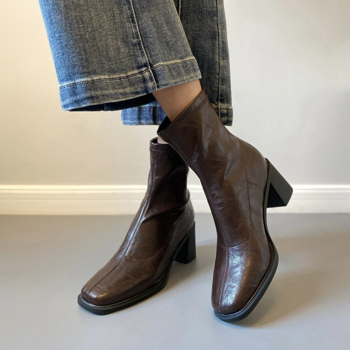 Stretch Retro Chunky Heels Commuter Boots — High Heel Style
